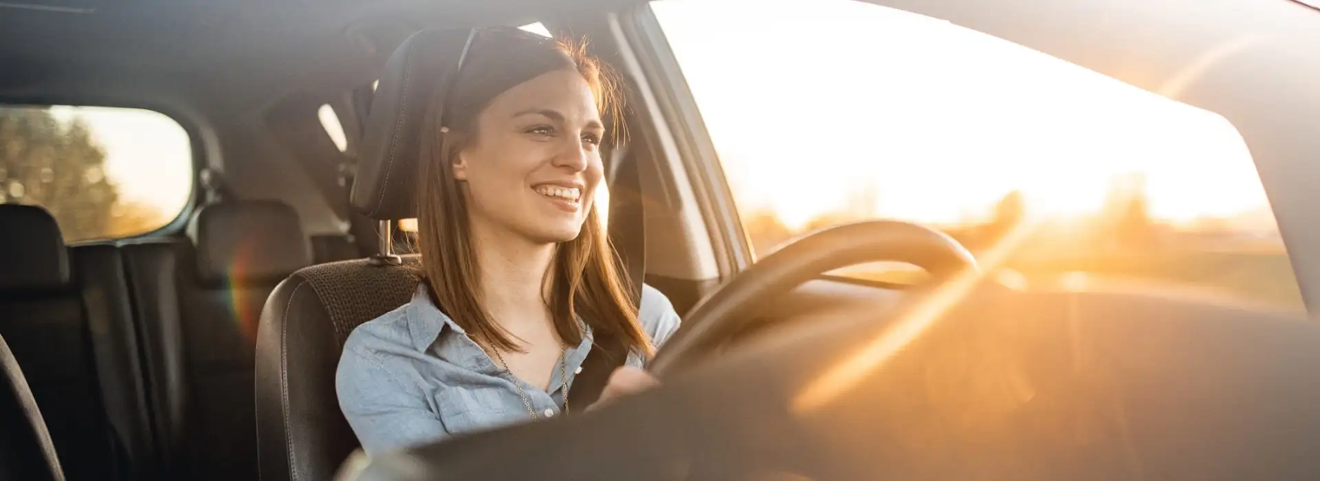 kobieta jadąca samochodem